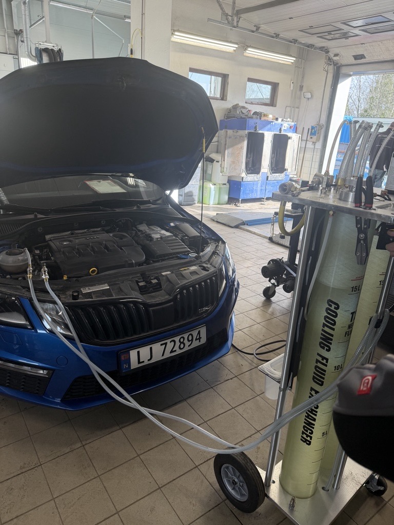 Flushing av kjølesystem hos Ødegården Auto